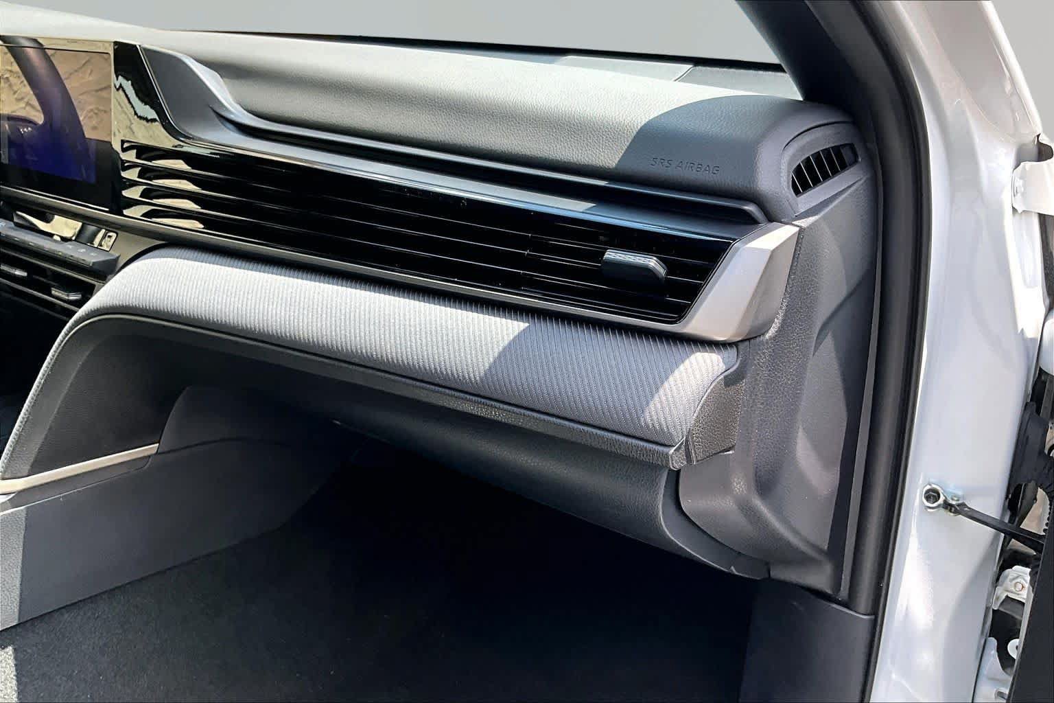 Used 2025 Toyota Camry SE FWD image 19