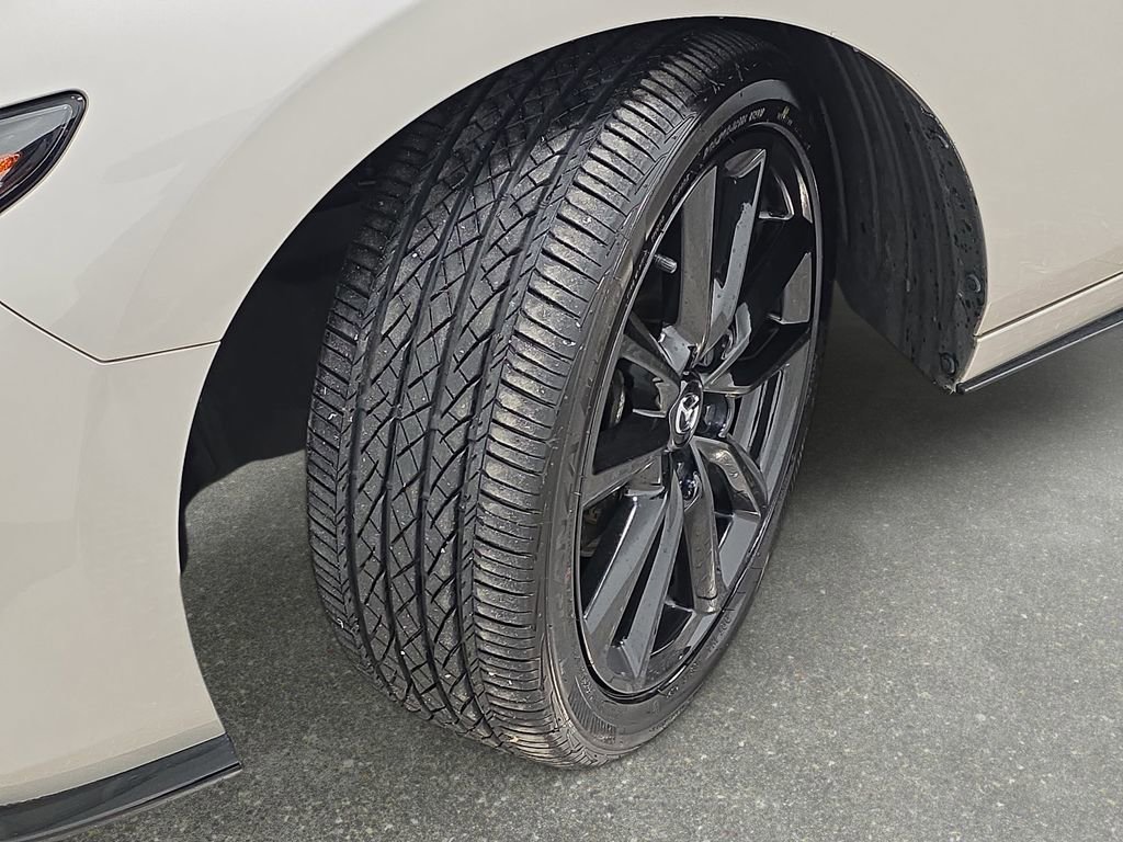 Used 2023 MAZDA MAZDA3 Hatchback w/Premium Plus Pkg image 32