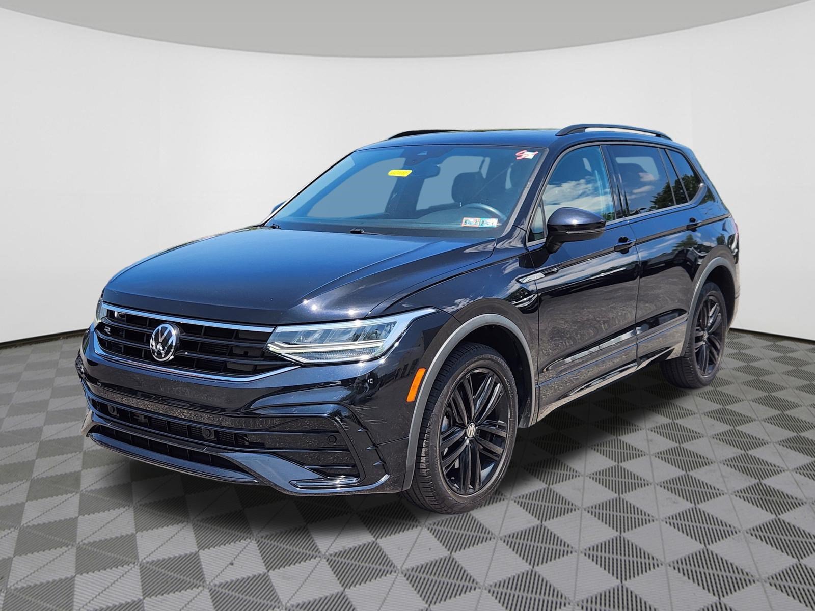 Certified 2022 Volkswagen Tiguan SE R-Line FWD image 2