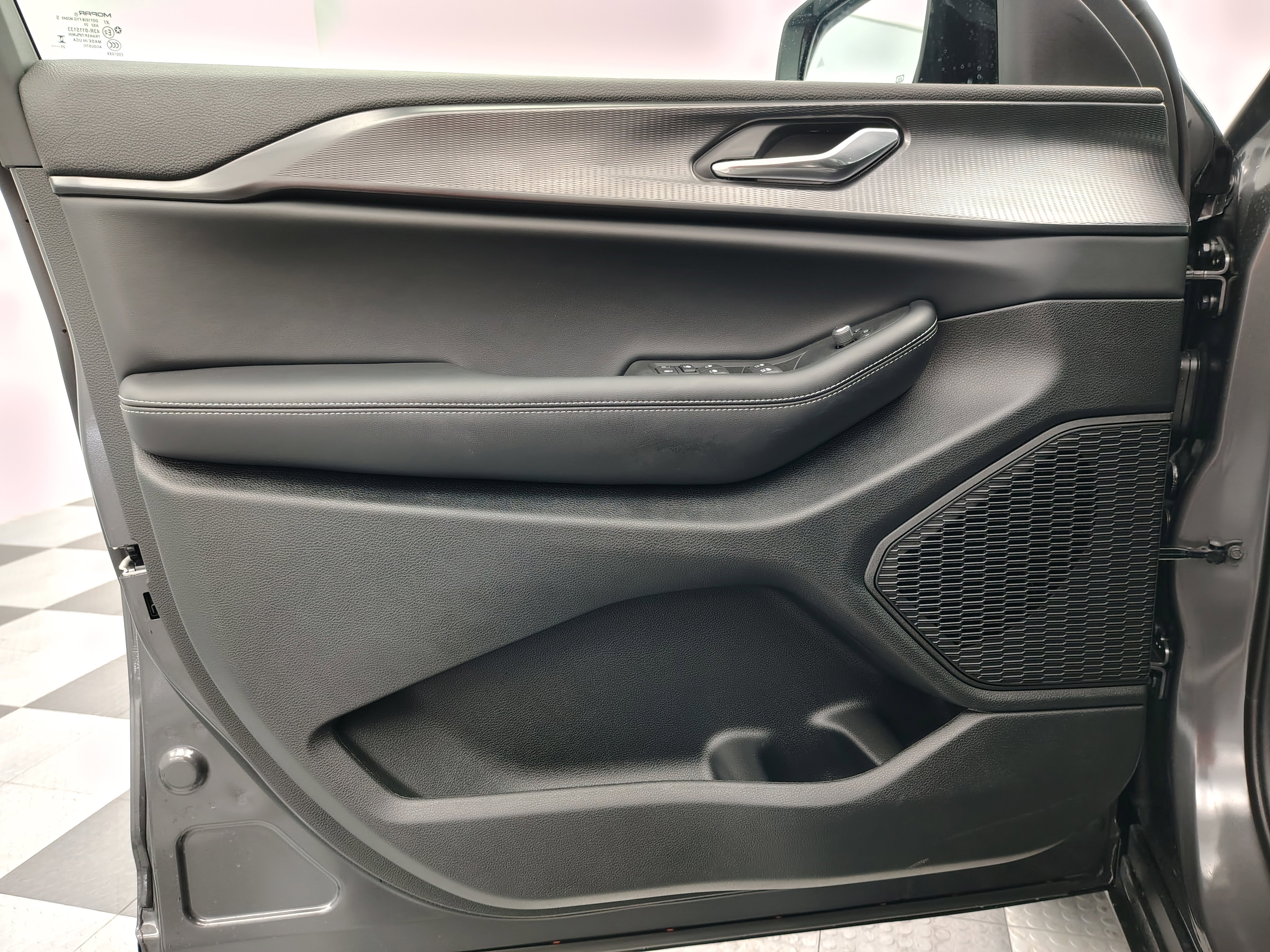 New 2025 Jeep Grand Cherokee Altitude image 16