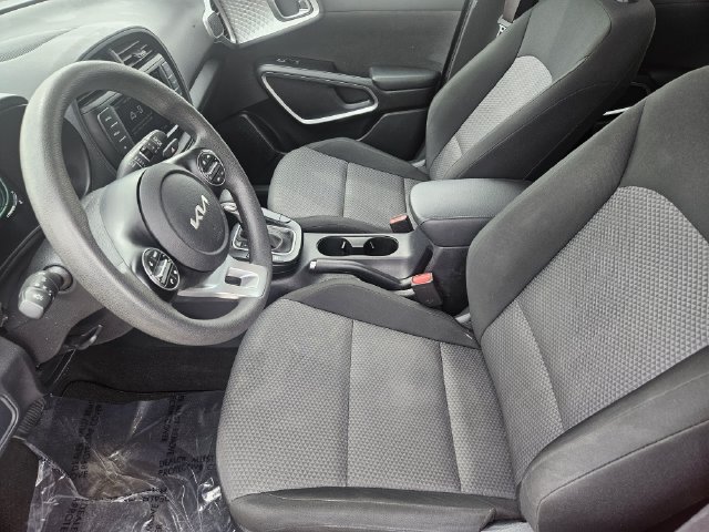 Used 2024 Kia Soul LX w/ LX Technology Package FWD image 13
