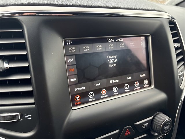 Used 2020 Jeep Grand Cherokee Laredo image 13