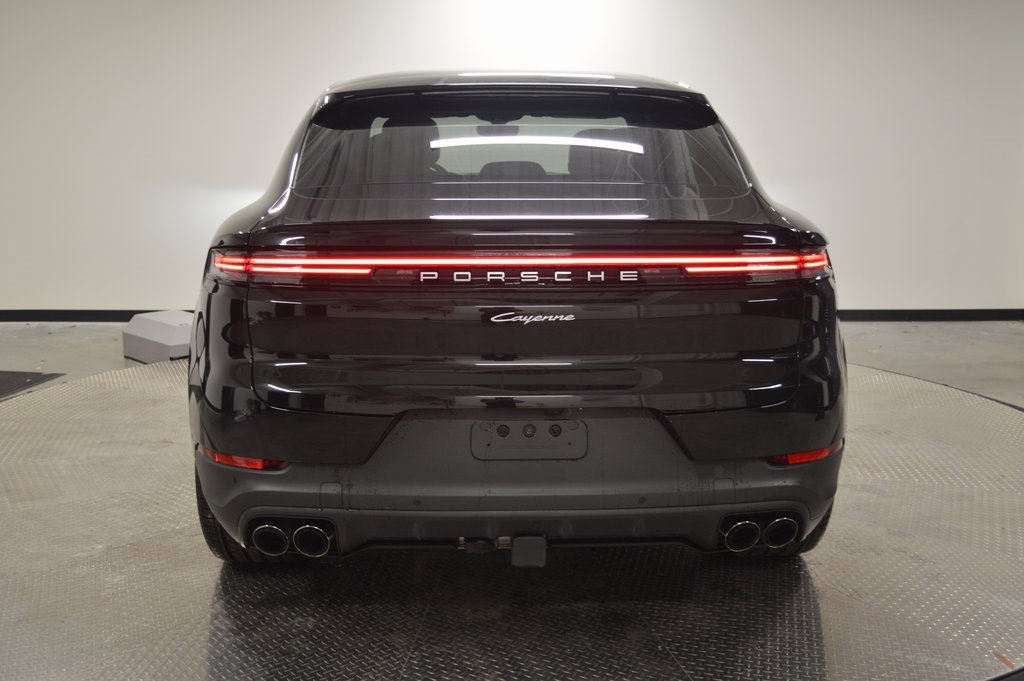 Certified 2025 Porsche Cayenne Coupe image 4