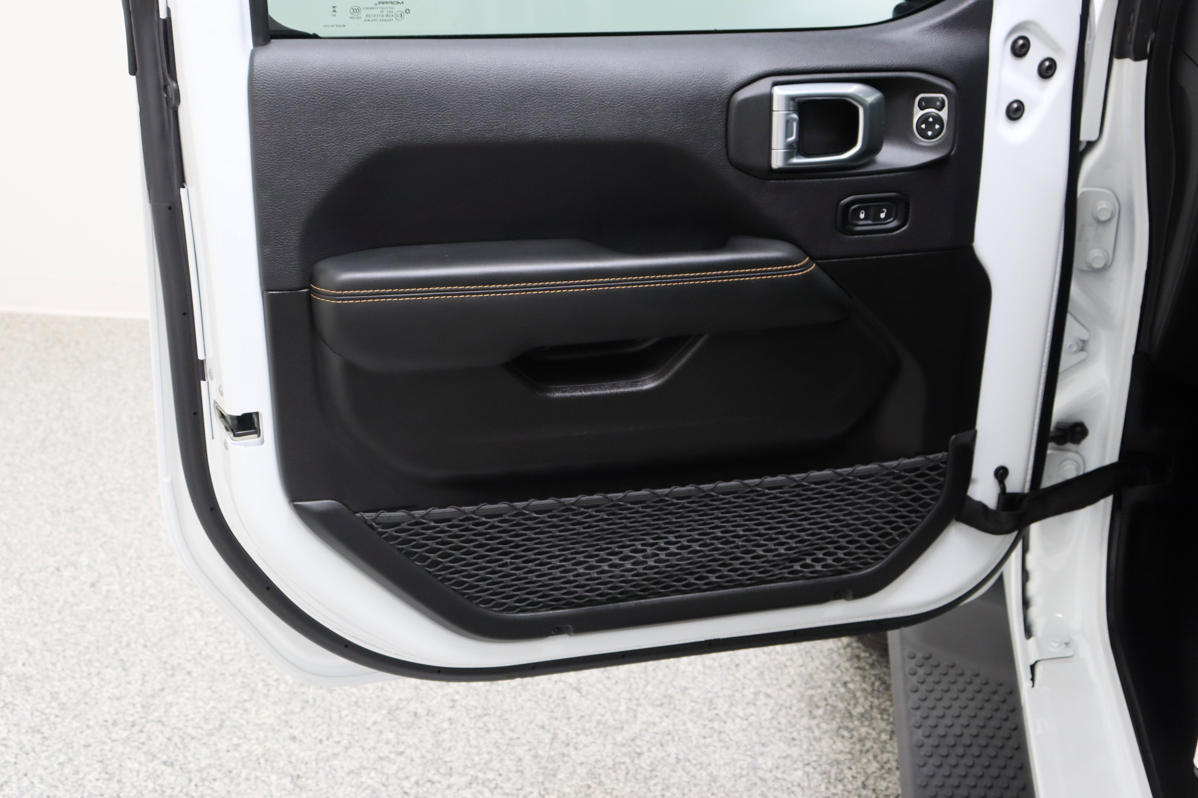 Used 2025 Jeep Wrangler Unlimited Sahara w/ Safety Group image 12