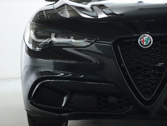 Used 2024 Alfa Romeo Stelvio Veloce image 6