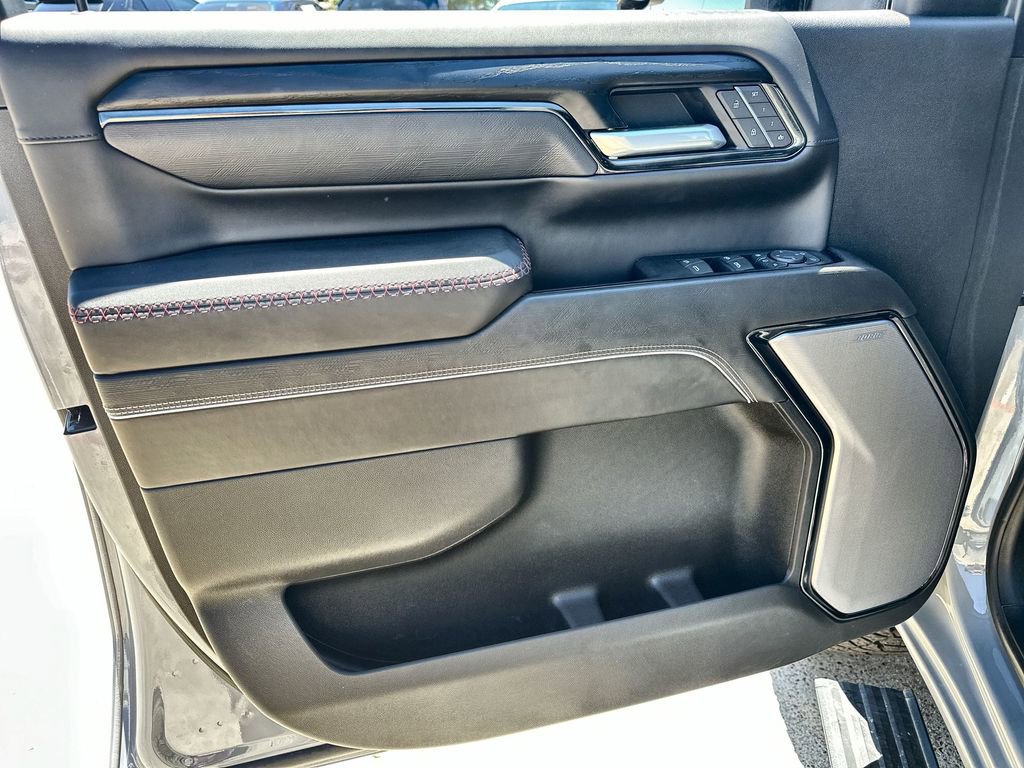 Used 2025 GMC Sierra 2500 AT4X image 21