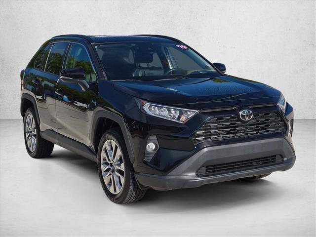 Used 2019 Toyota RAV4 XLE Premium FWD image 3