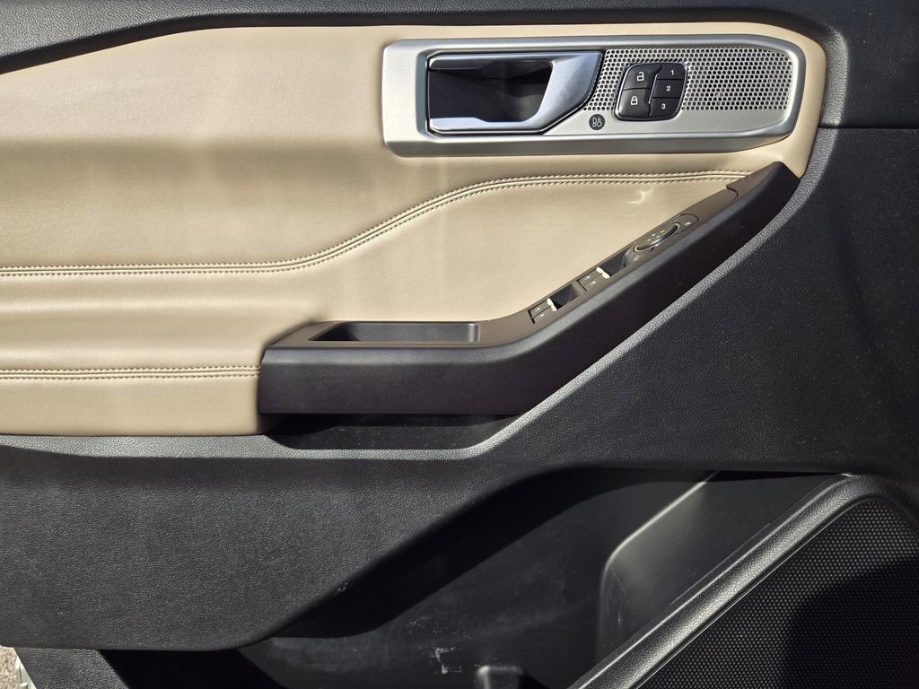 Used 2020 Ford Explorer Limited image 23