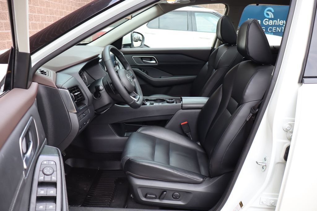 Used 2021 Nissan Rogue SV w/ Premium Package AWD/4WD image 11