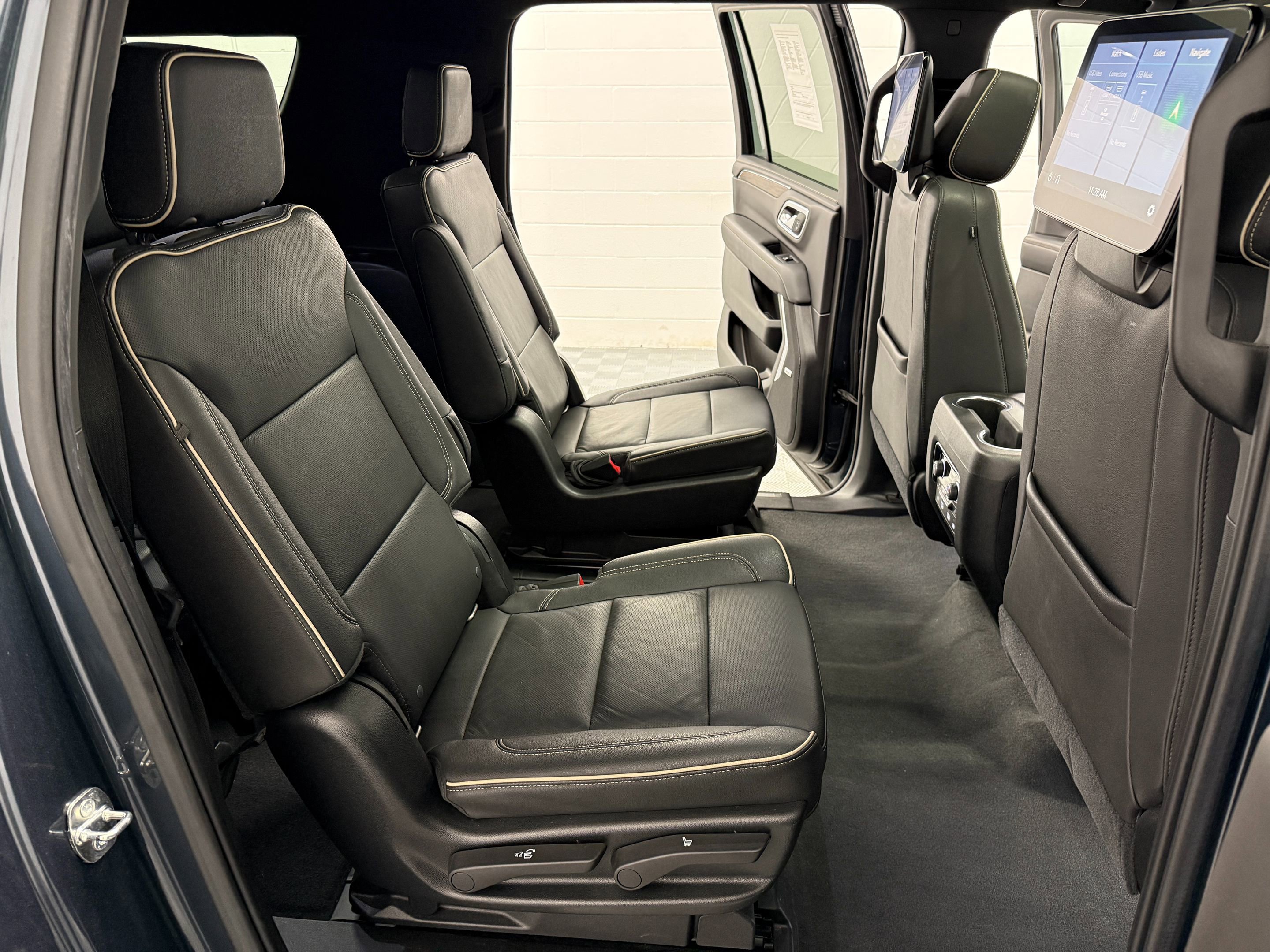 Used 2021 Chevrolet Suburban Premier w/ Premium Package AWD/4WD image 14