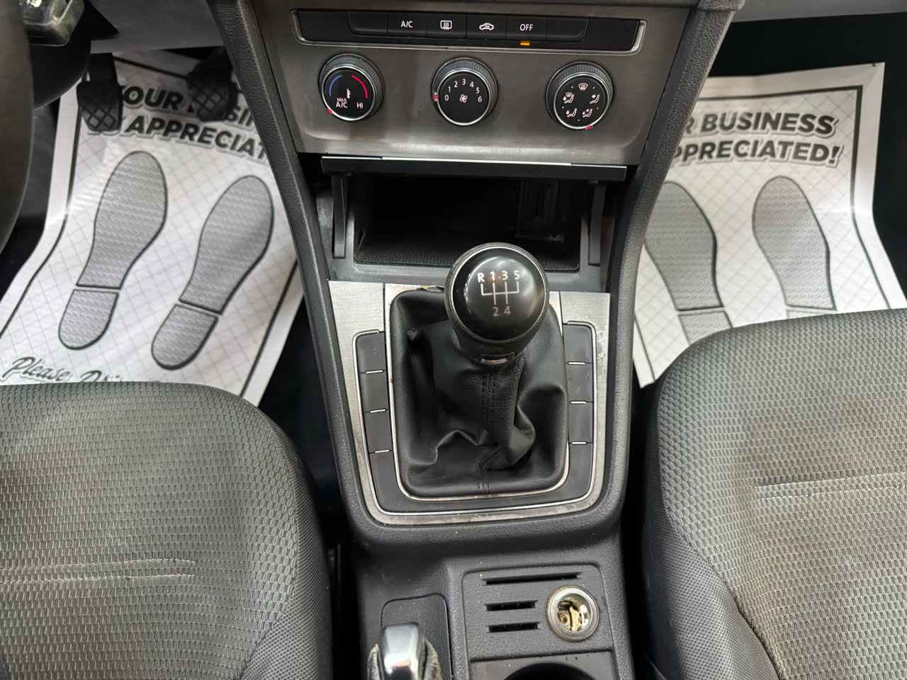 Used 2015 Volkswagen Golf S image 27