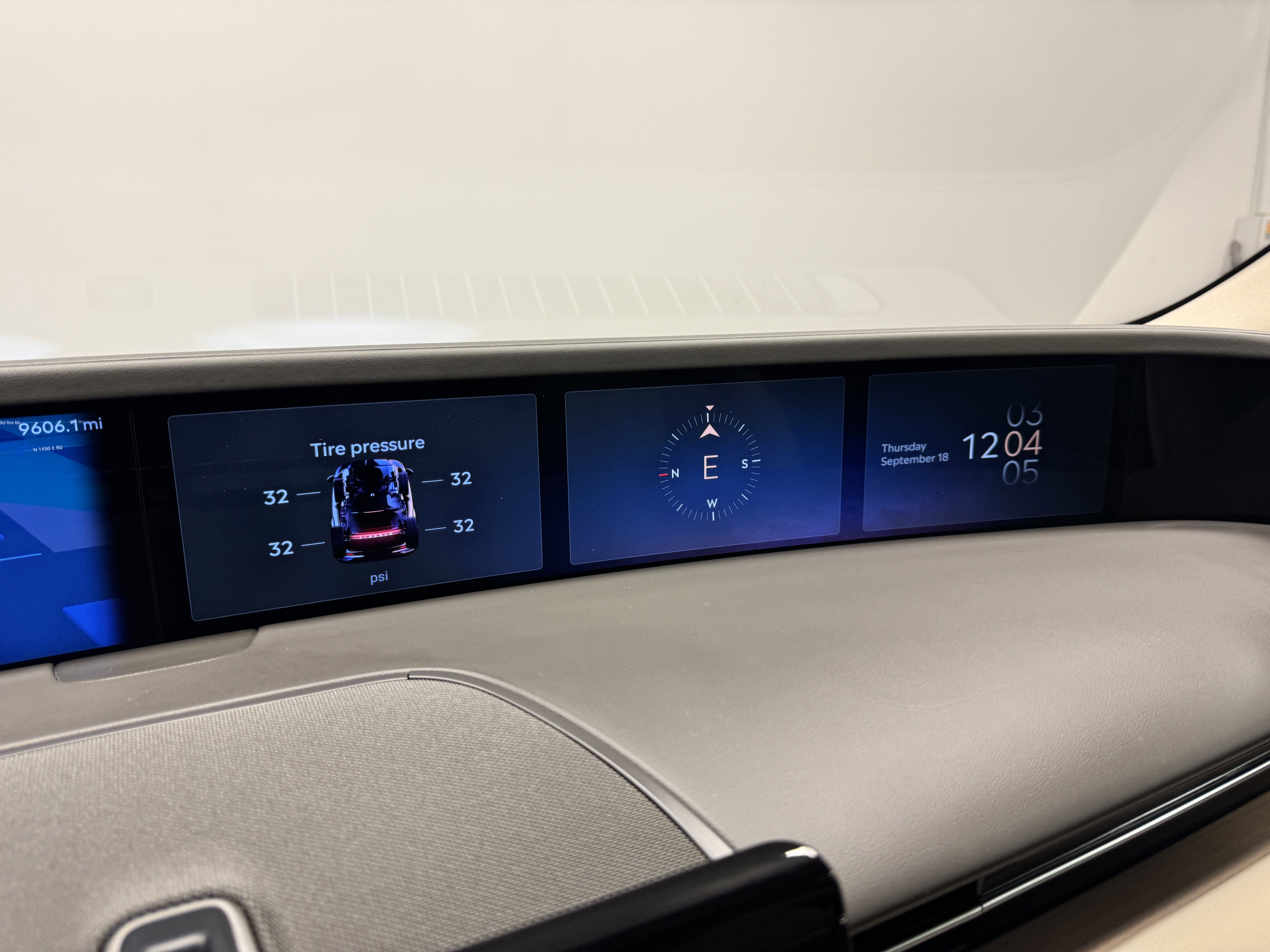 Used 2024 Lincoln Nautilus Reserve image 28