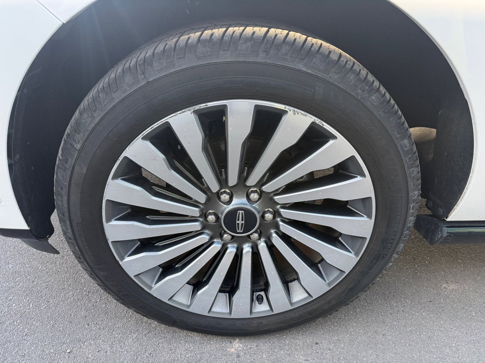 Used 2019 Lincoln Navigator Reserve image 11