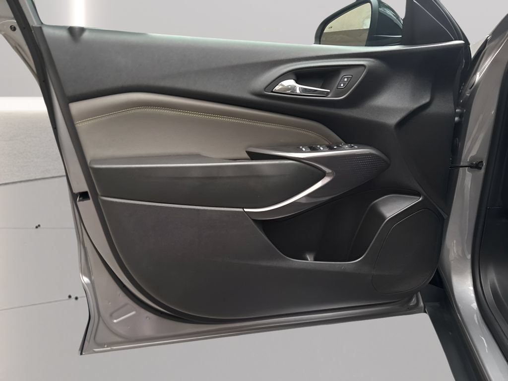 Used 2024 Chevrolet Trax ACTIV w/ Sunroof Package FWD image 18