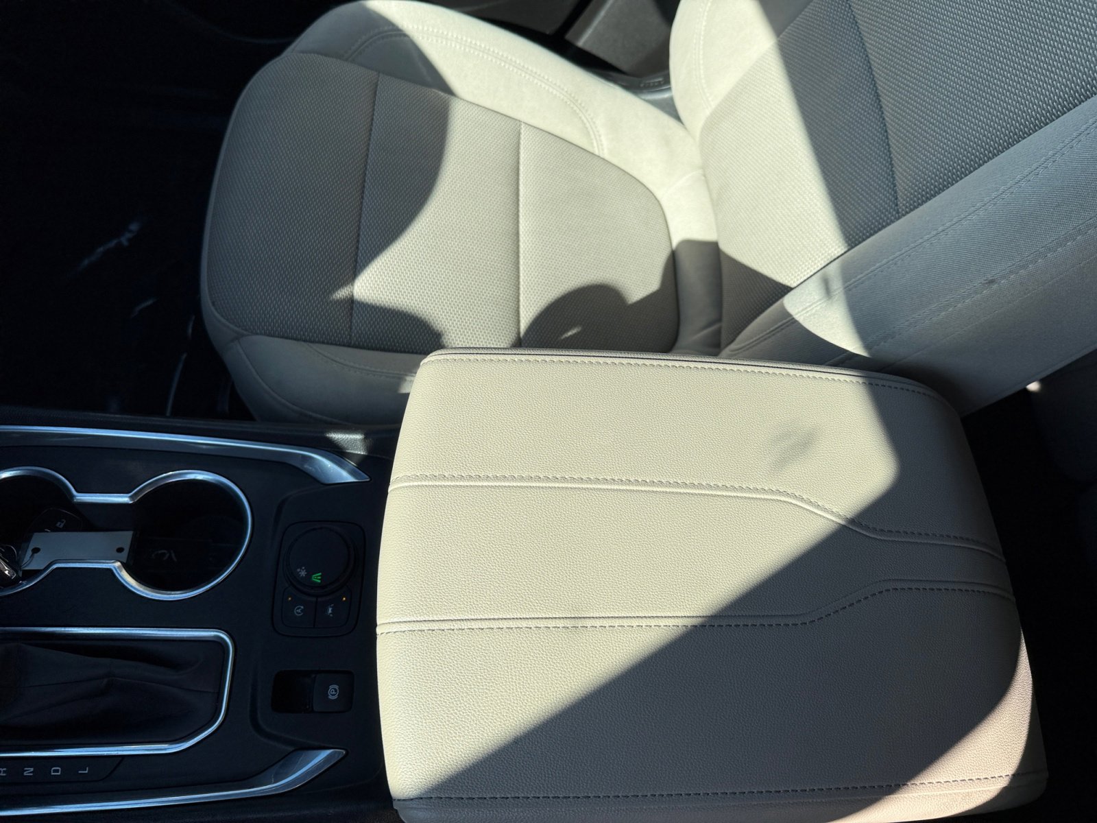 Used 2022 Chevrolet Traverse LS image 14