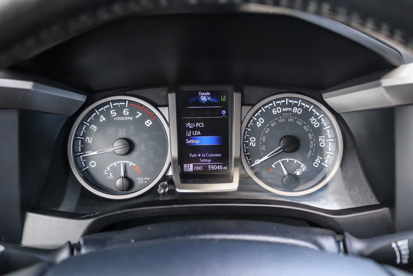 Used 2018 Toyota Tacoma SR5 AWD/4WD image 23