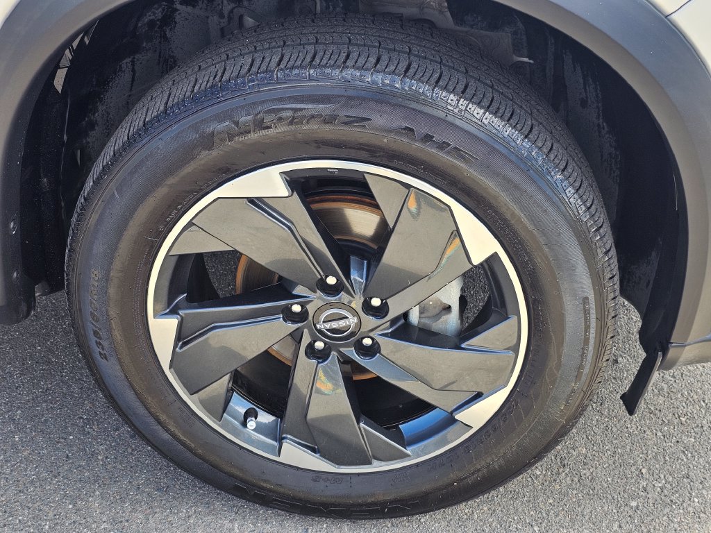 Used 2024 Nissan Rogue SV FWD image 10