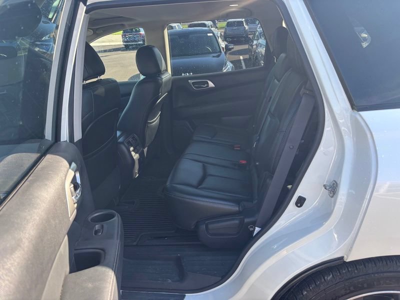 Used 2017 Nissan Pathfinder Platinum w/ Cargo Package AWD/4WD image 10