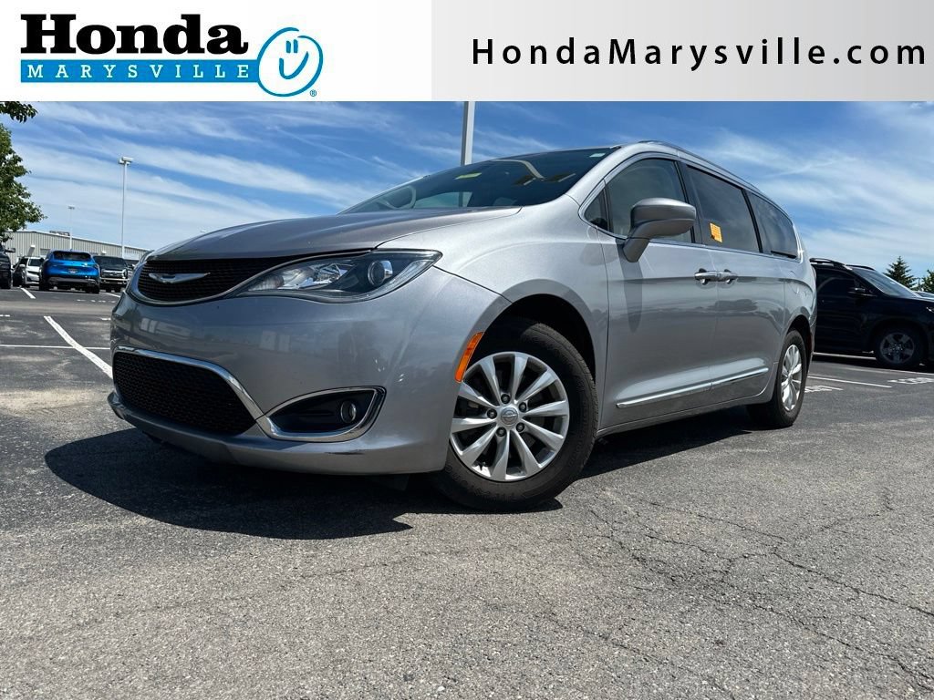 Used 2018 Chrysler Pacifica Touring-L FWD image 1