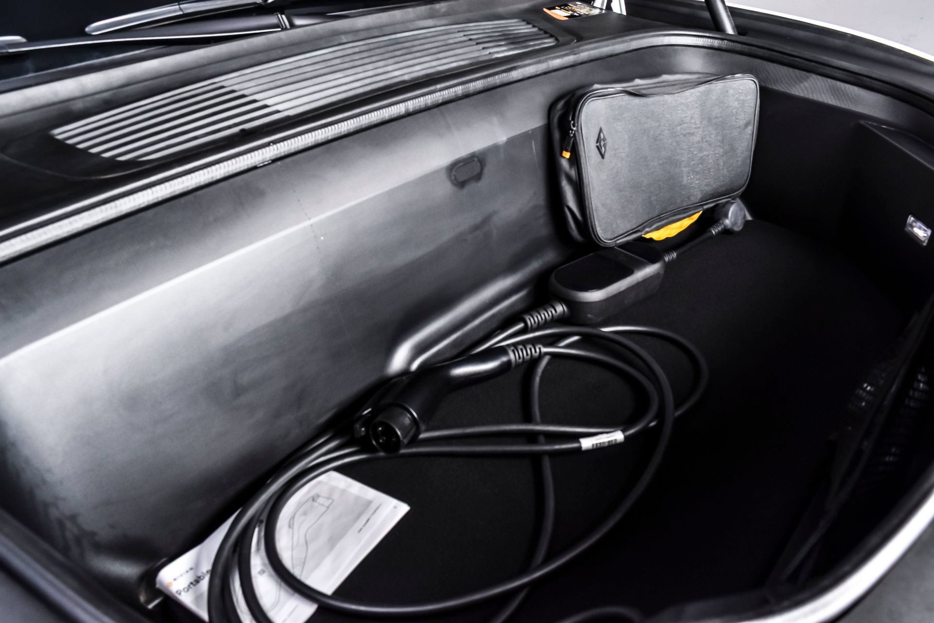 Used 2024 Rivian R1S Adventure AWD/4WD image 12