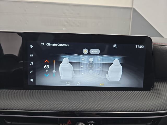 Used 2025 Nissan Kicks SR image 30