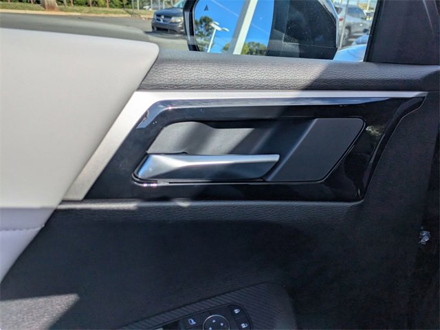 New 2025 Mitsubishi Outlander SE image 12