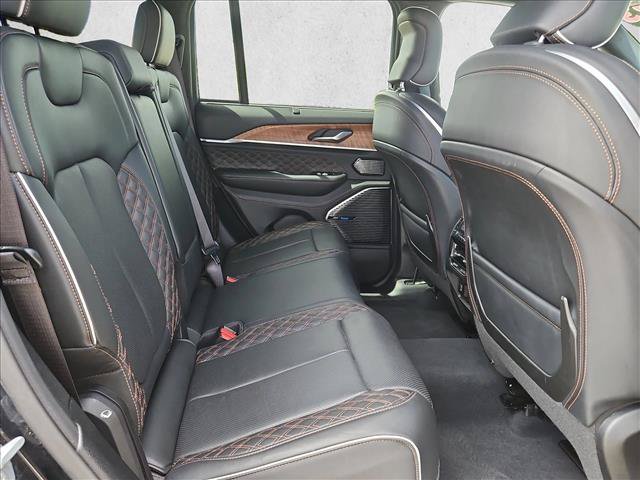 Used 2023 Jeep Grand Cherokee Summit AWD/4WD image 21