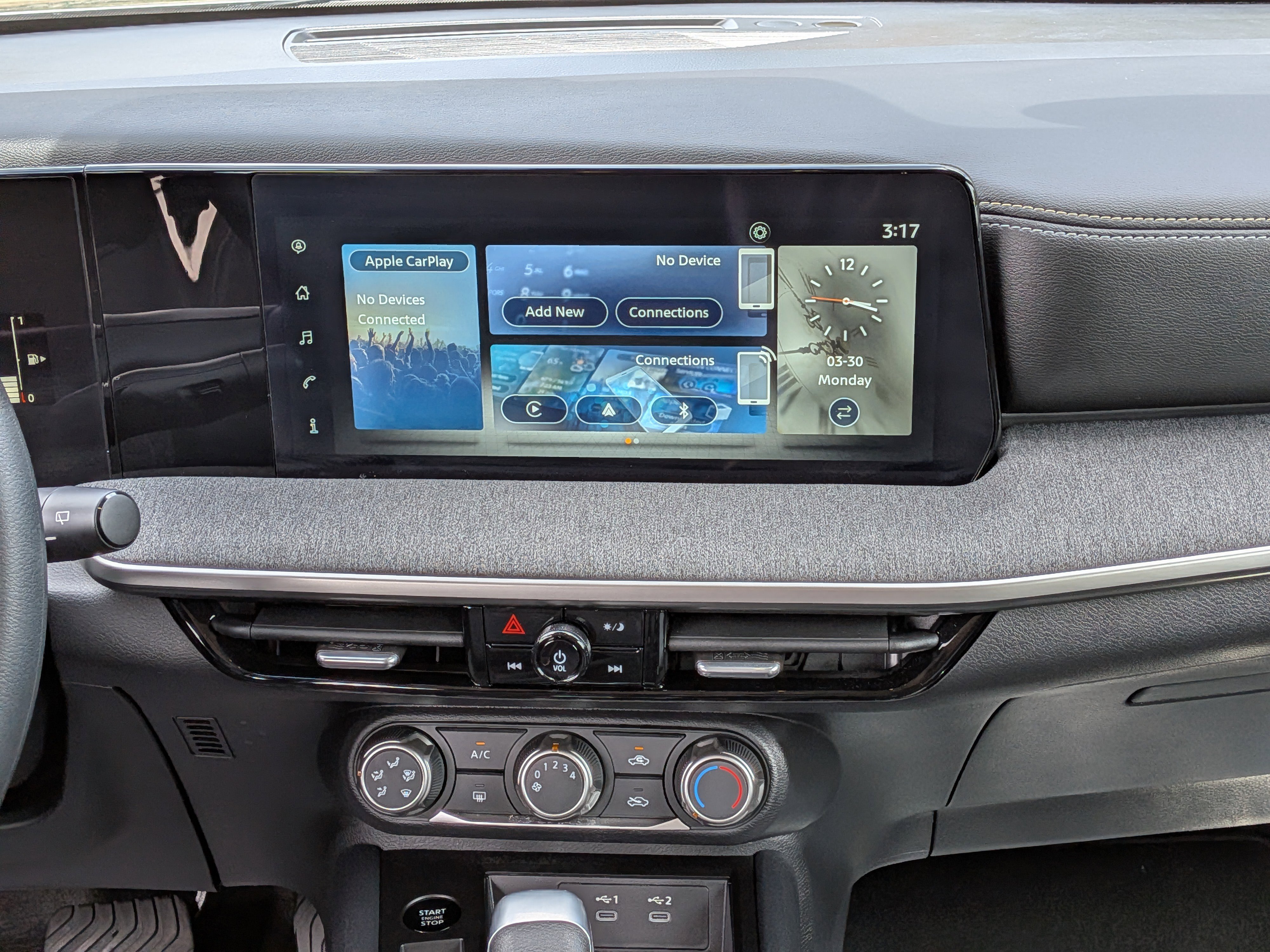 Used 2025 Nissan Kicks SV image 18