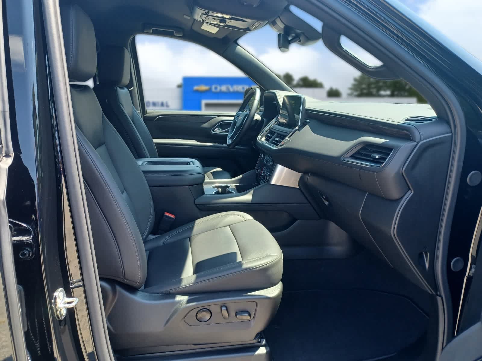 Used 2024 Chevrolet Suburban LT AWD/4WD image 24