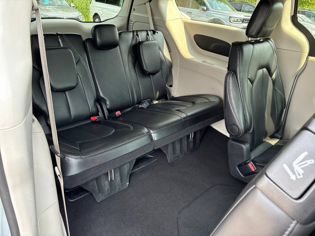 Used 2024 Chrysler Pacifica Touring-L FWD image 39