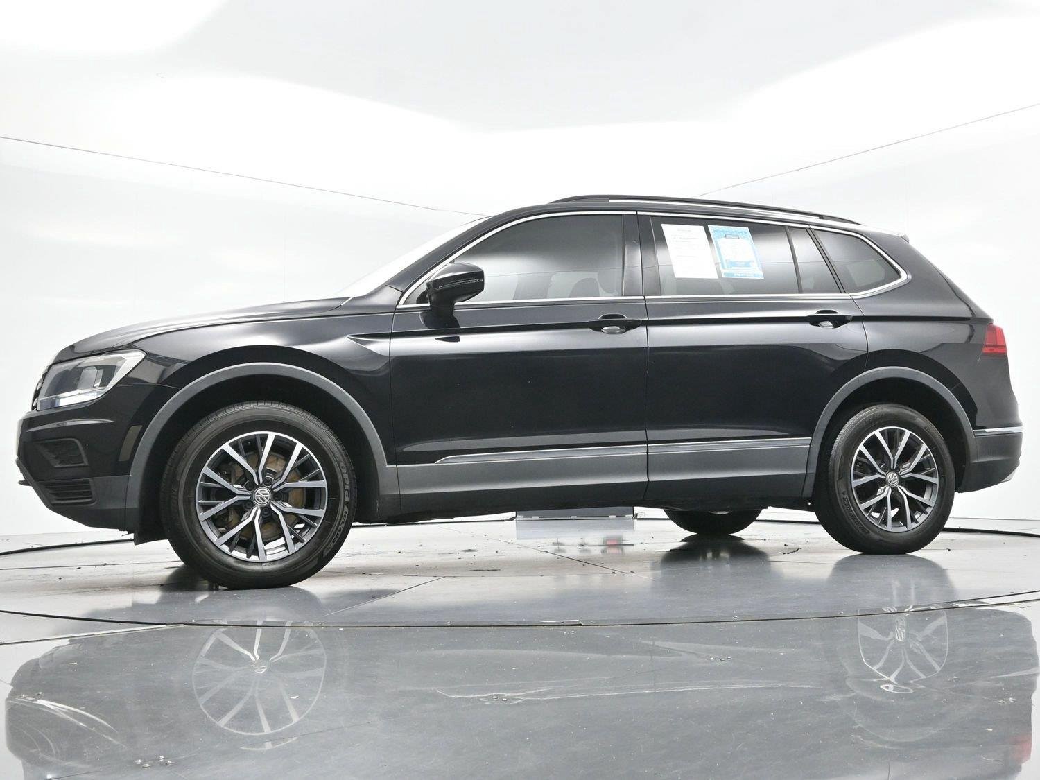 Used 2020 Volkswagen Tiguan SE w/ Panoramic Sunroof Package FWD image 47