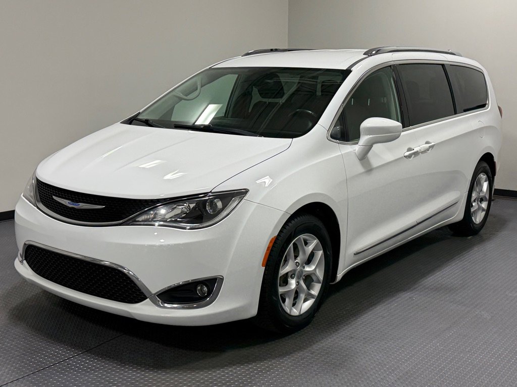 Used 2018 Chrysler Pacifica Touring-L w/ Tire & Wheel Group FWD image 1
