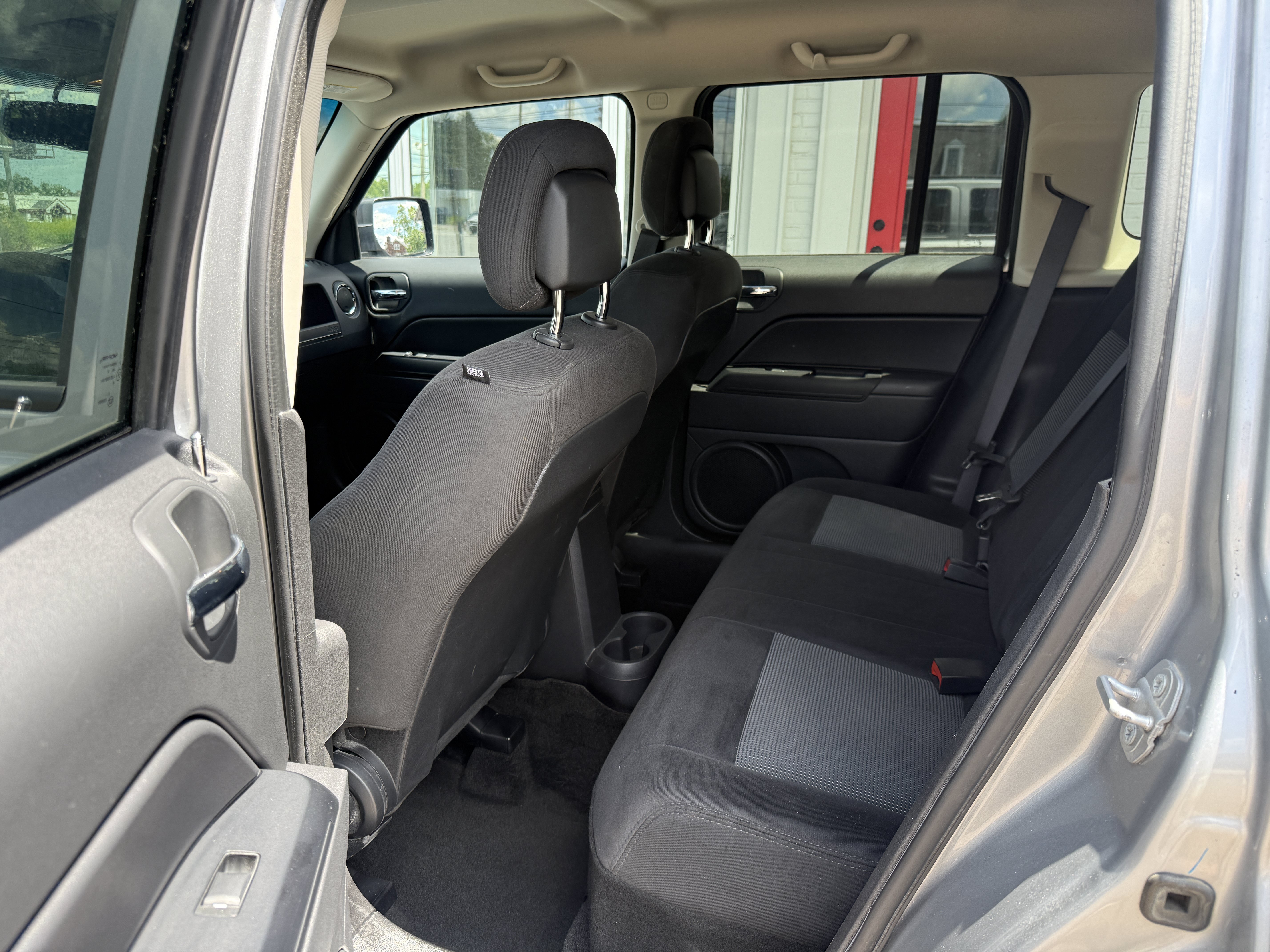 Used 2017 Jeep Patriot Latitude AWD/4WD image 17