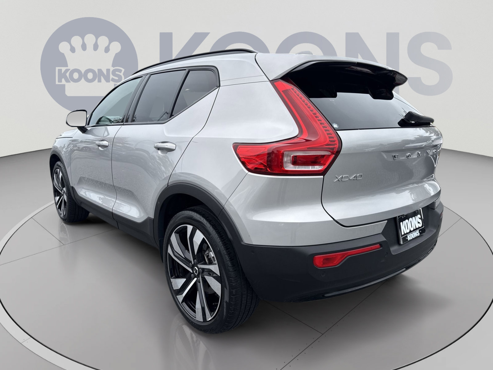 Certified 2024 Volvo XC40 B5 Plus w/ Climate Package AWD/4WD image 4