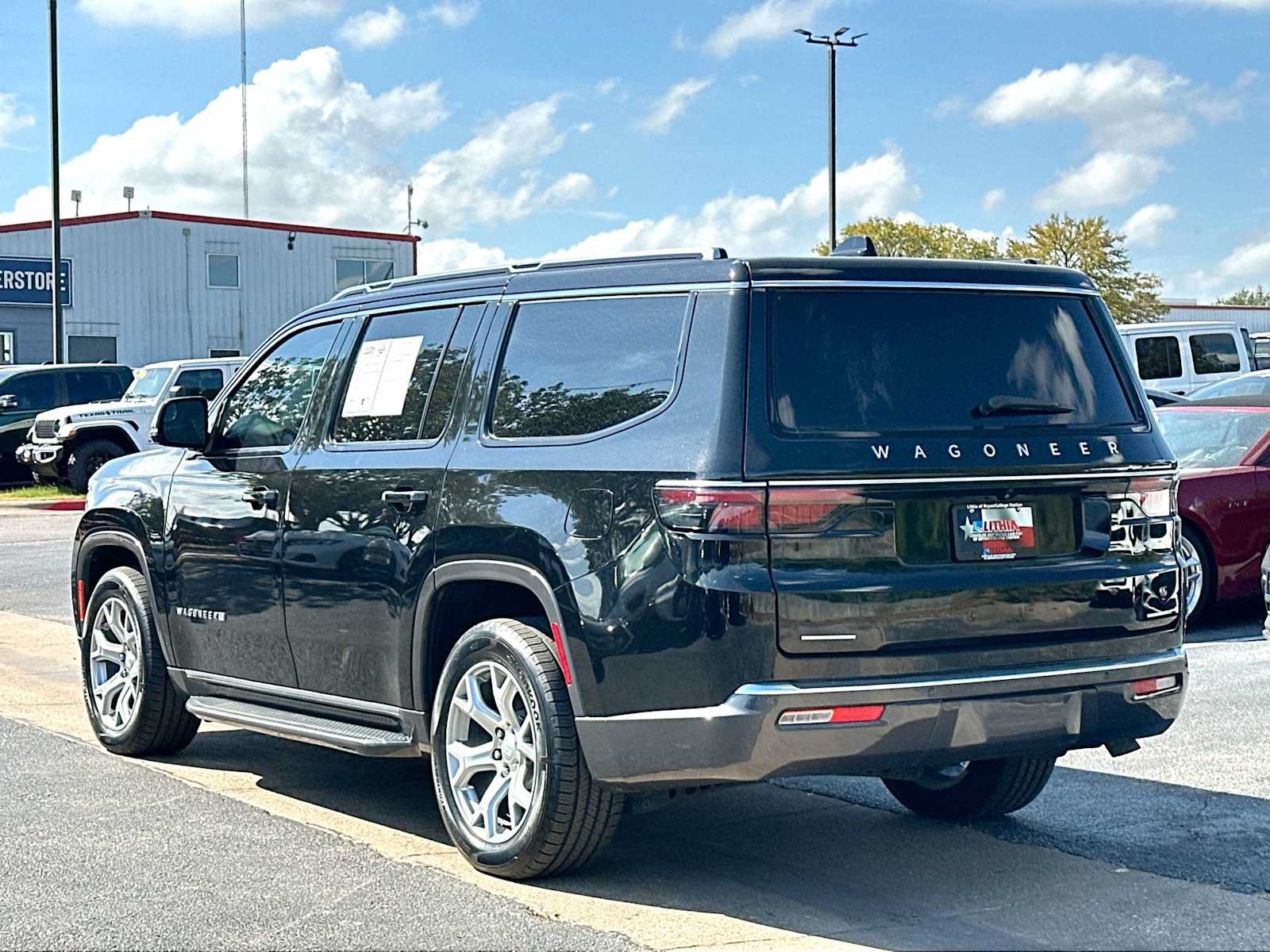 Used 2022 Jeep Wagoneer Series II AWD/4WD image 13