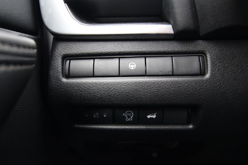 Used 2024 Nissan Rogue SV image 20