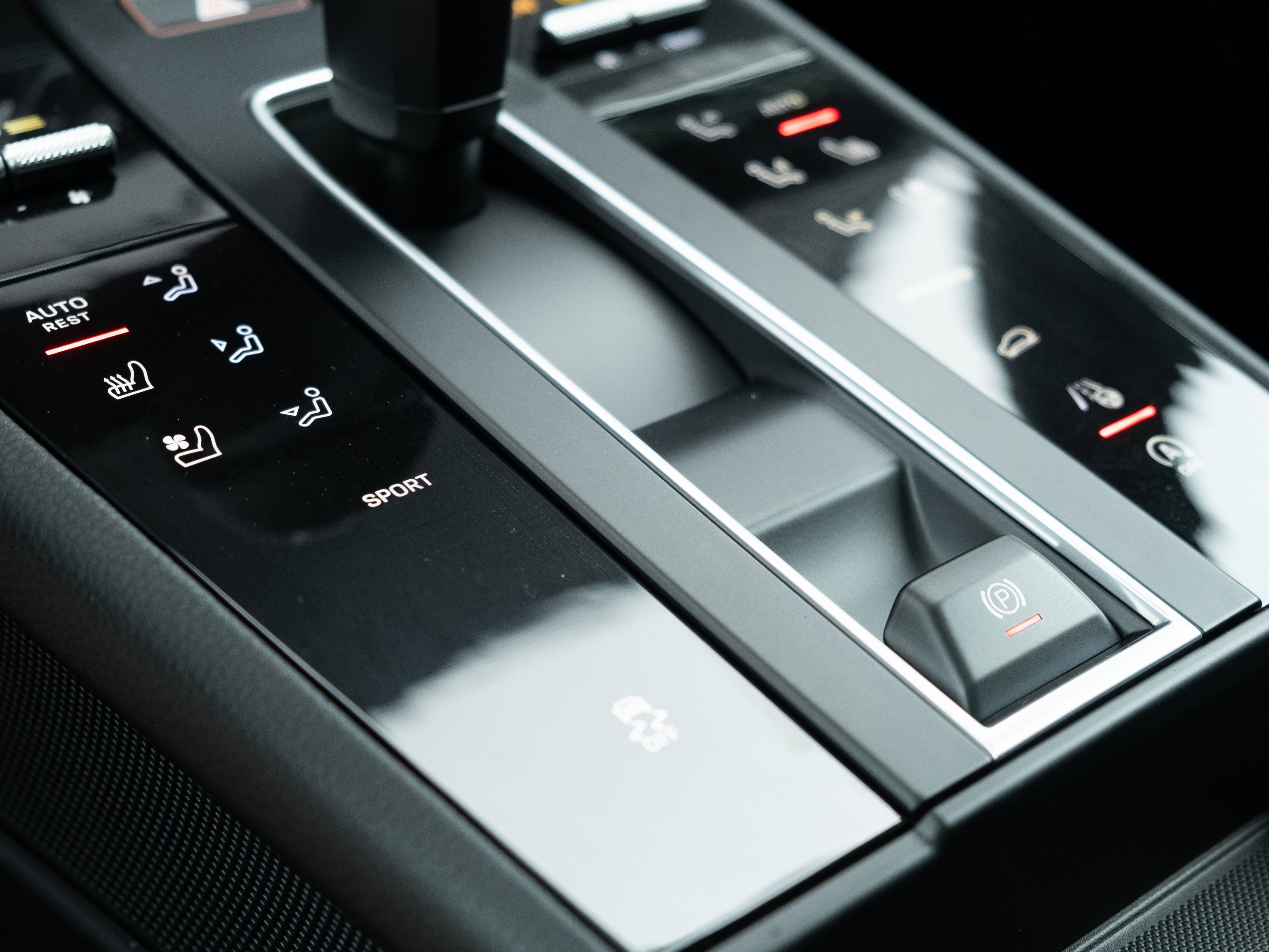 Certified 2025 Porsche Macan image 25