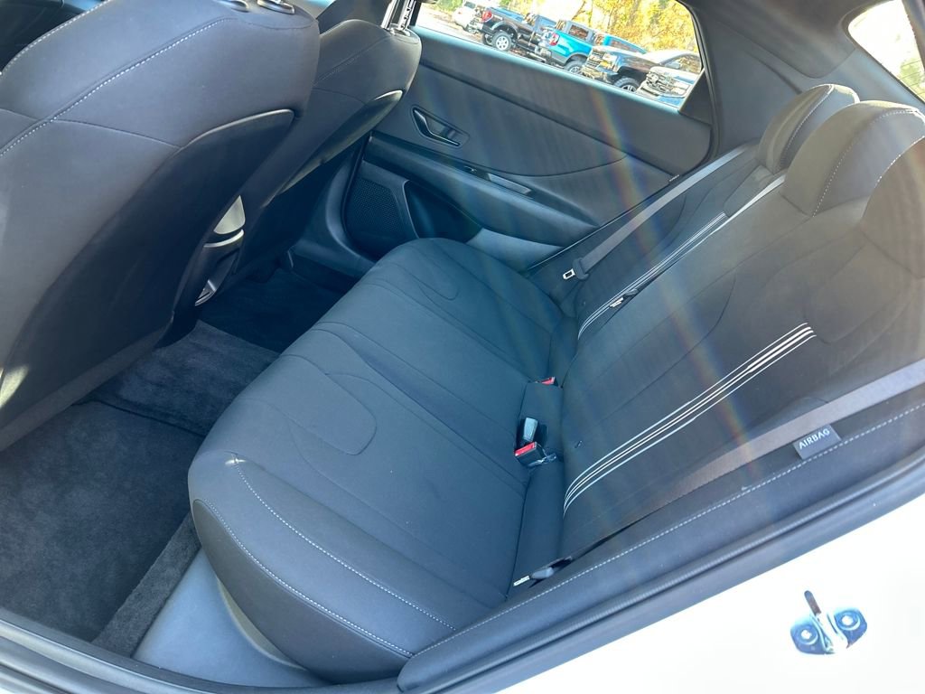 Certified 2025 Hyundai Elantra Sport image 23