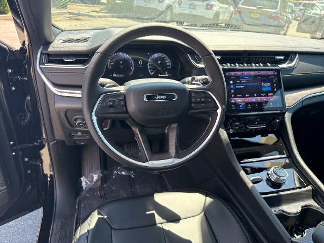 New 2025 Jeep Grand Cherokee L Limited w/ Black Appearance Package AWD/4WD image 18