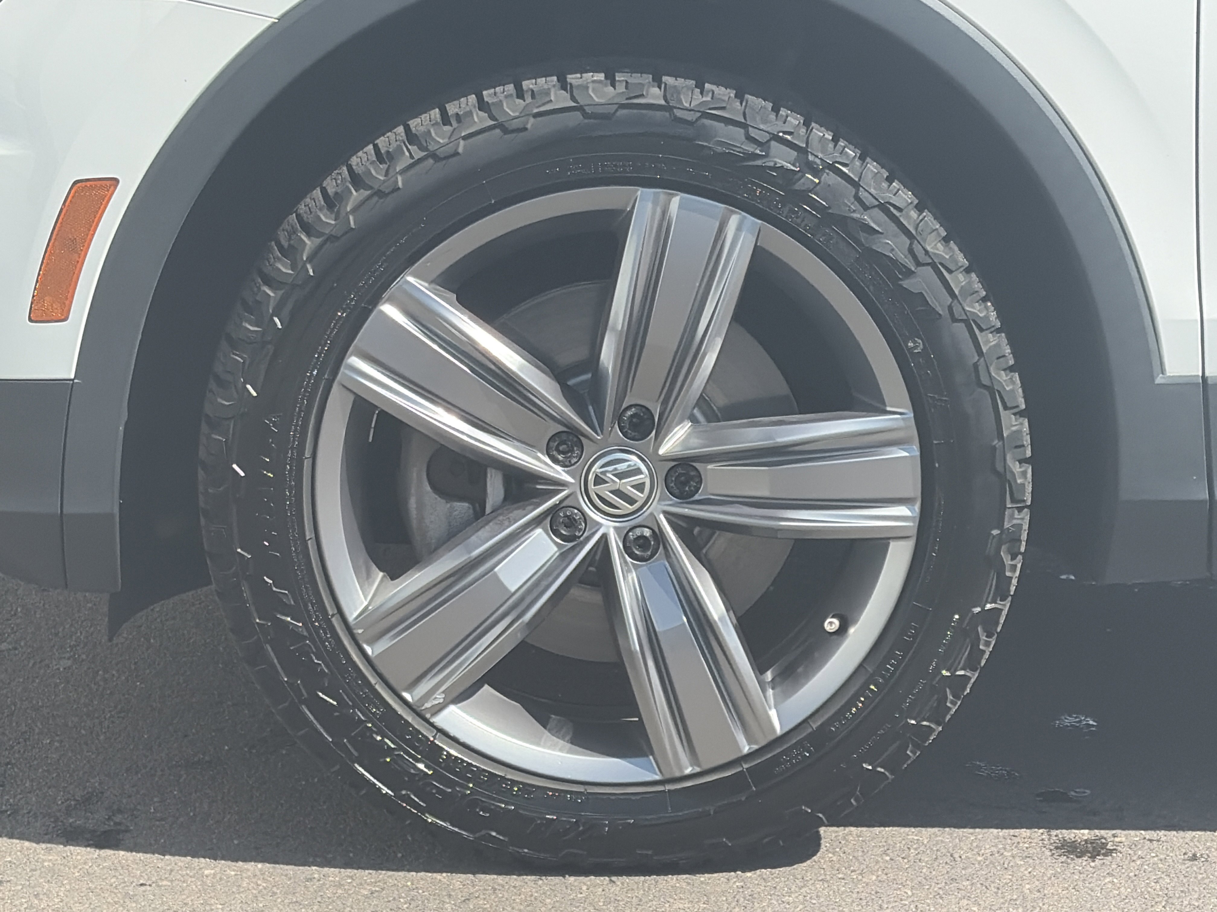 Used 2021 Volkswagen Tiguan SEL AWD/4WD image 11