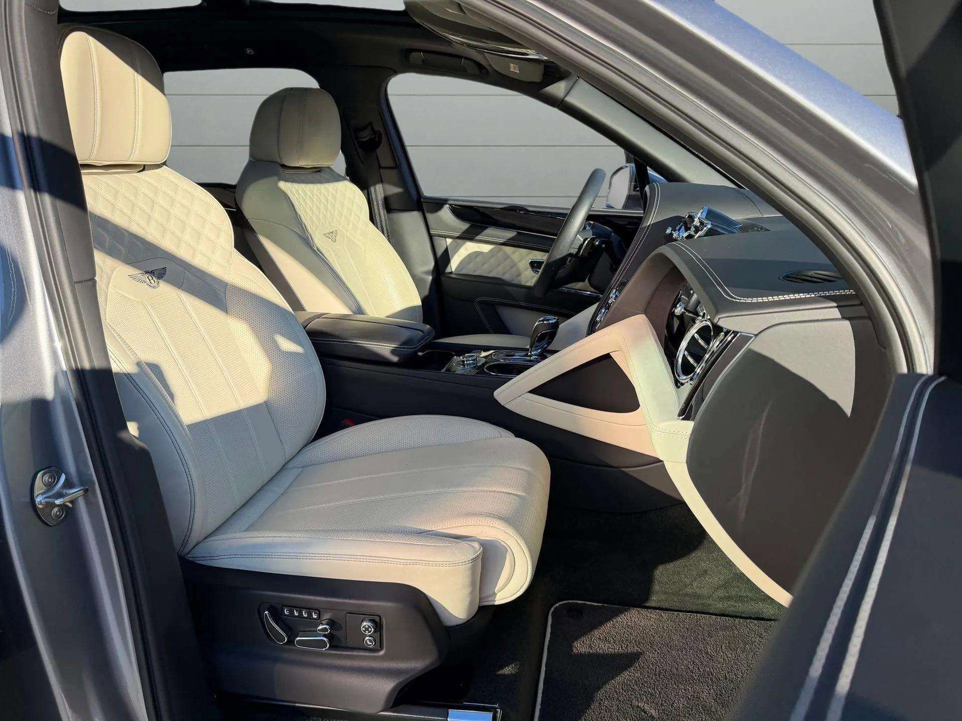 Certified 2022 Bentley Bentayga image 26