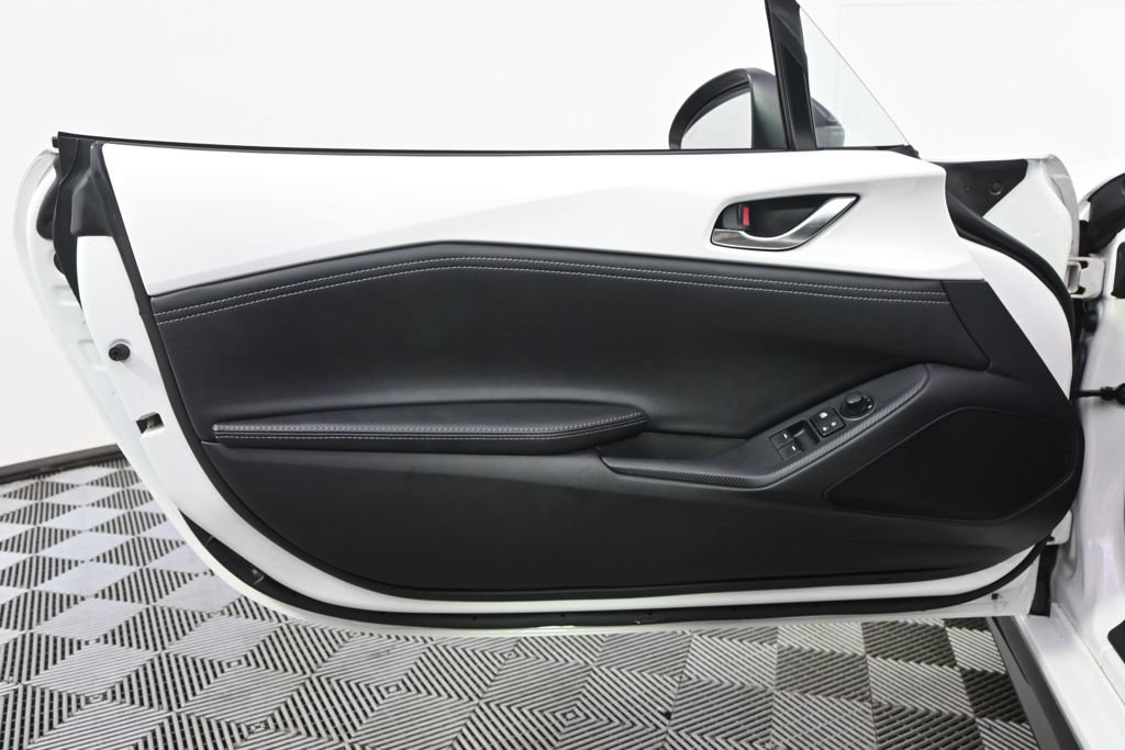 Used 2024 MAZDA MX-5 Miata RF Club RWD image 28