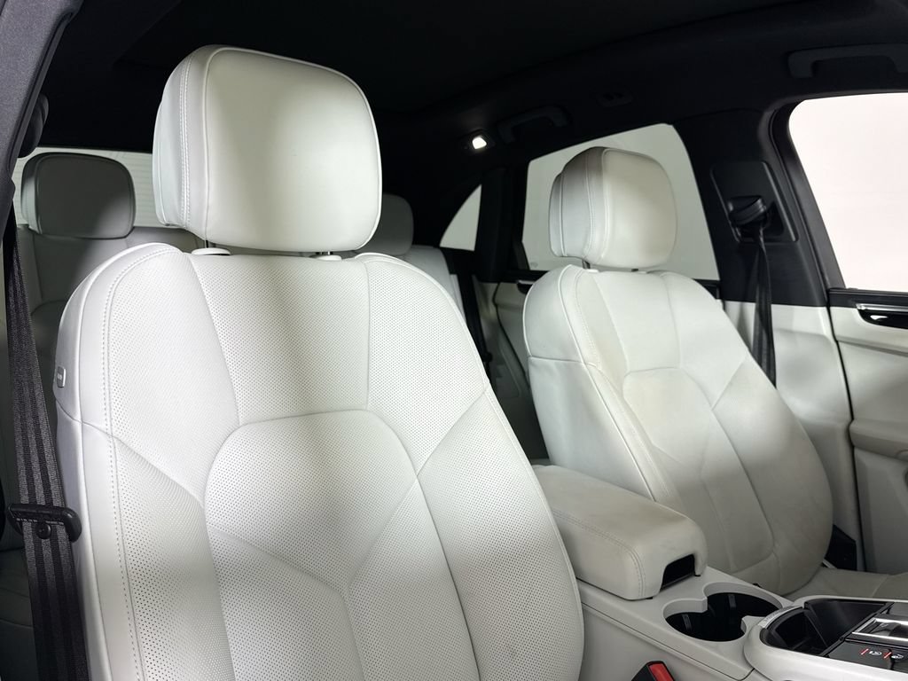Certified 2023 Porsche Macan AWD/4WD image 18