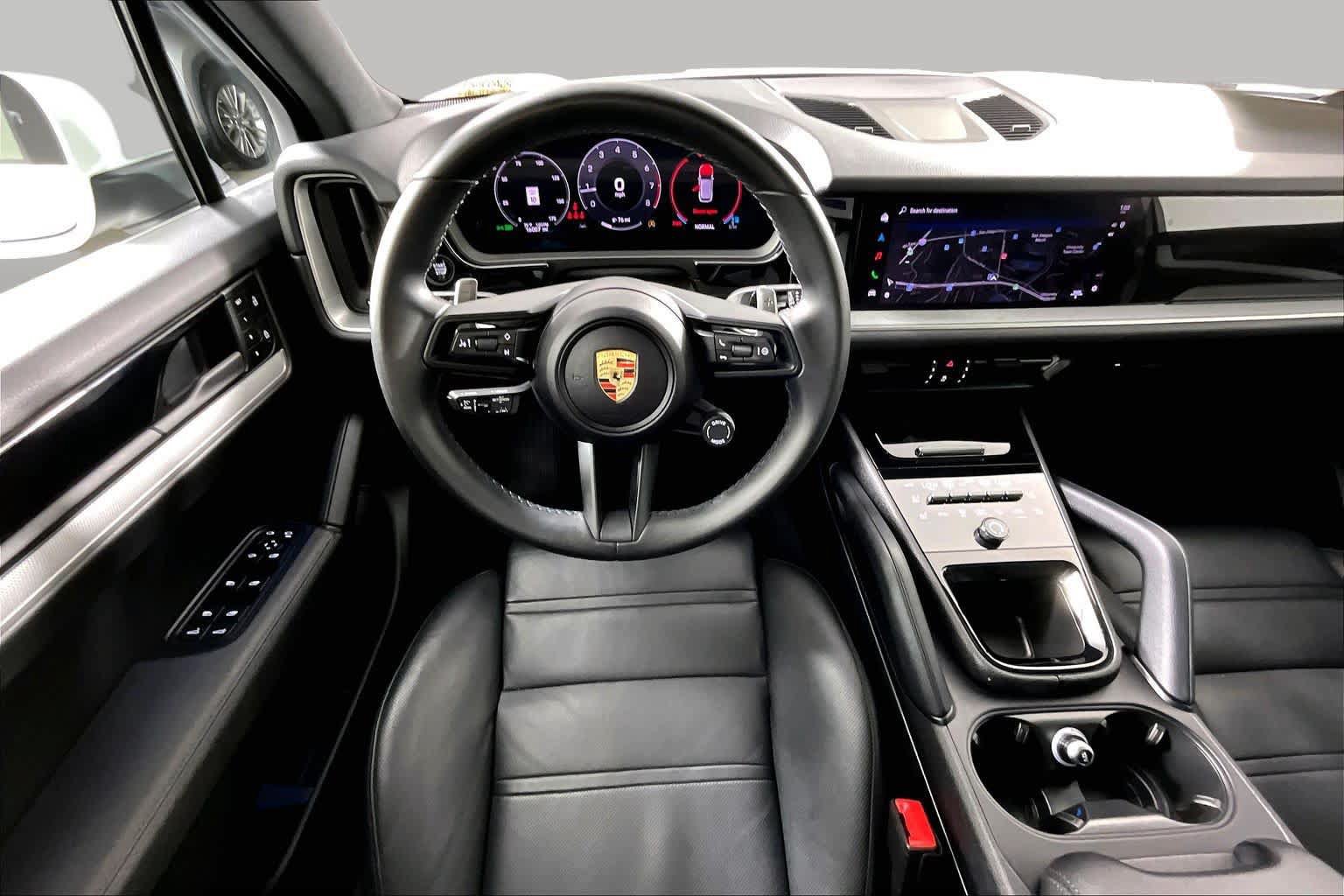 Used 2024 Porsche Cayenne AWD/4WD image 5