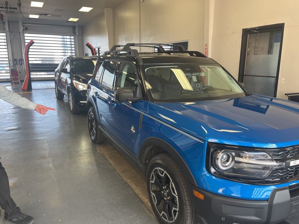 Used 2025 Ford Bronco Sport Outer Banks w/ Outer Banks Tech Package+ AWD/4WD image 1