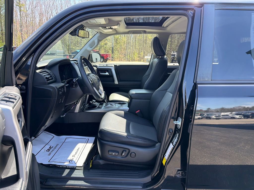 Used 2020 Toyota 4Runner SR5 Premium w/ Moonroof Package AWD/4WD image 11