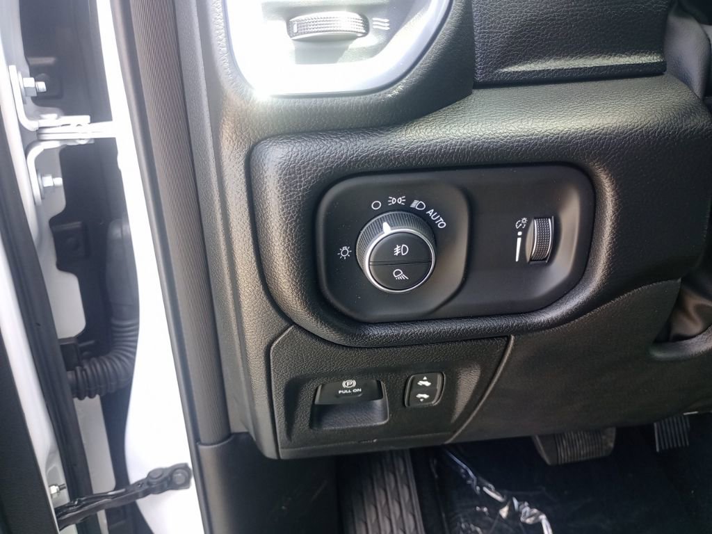 New 2026 RAM 1500 4x4 Crew Cab image 15