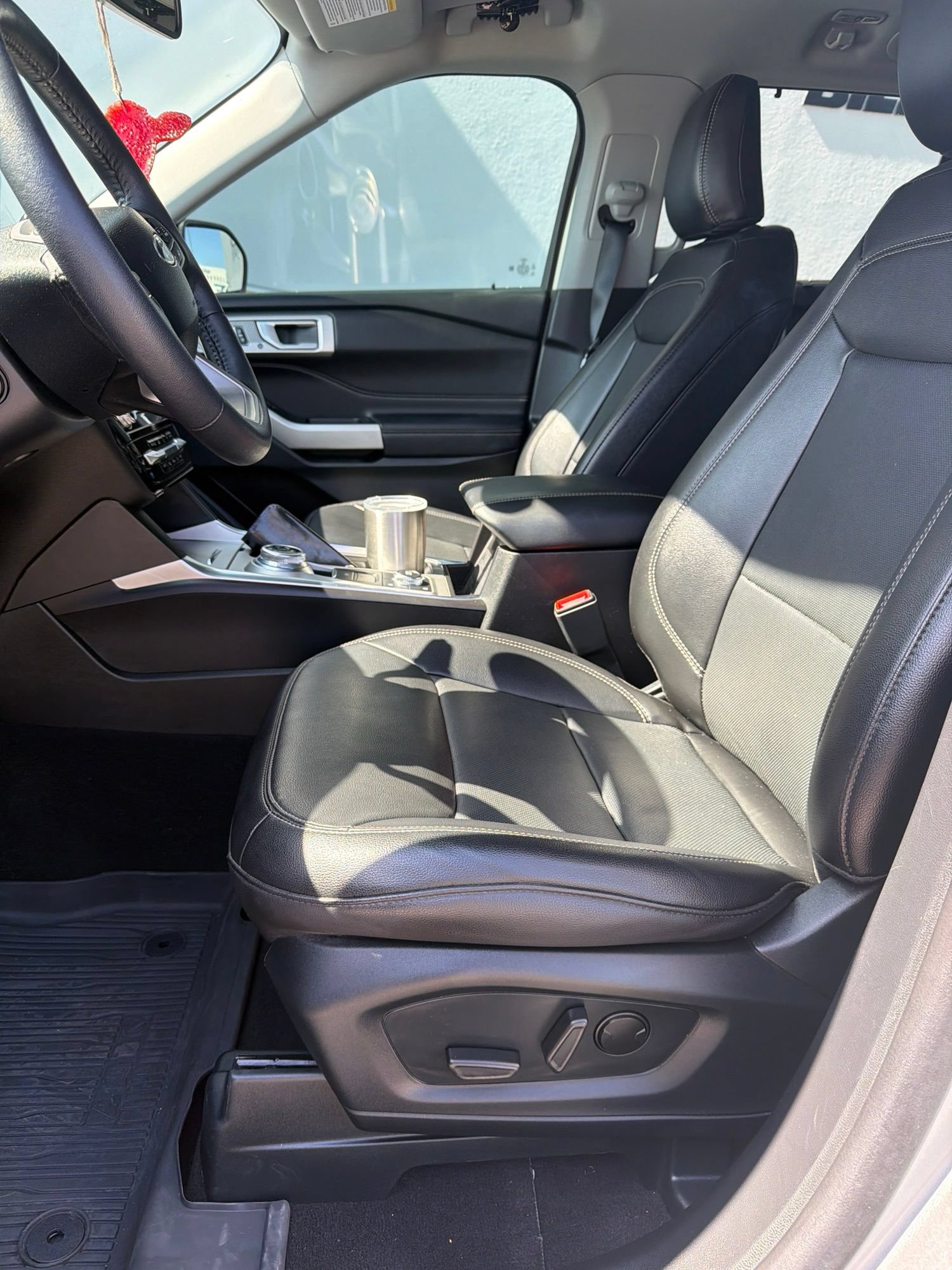 Used 2024 Ford Explorer Limited w/ Equipment Group 301A AWD/4WD image 12