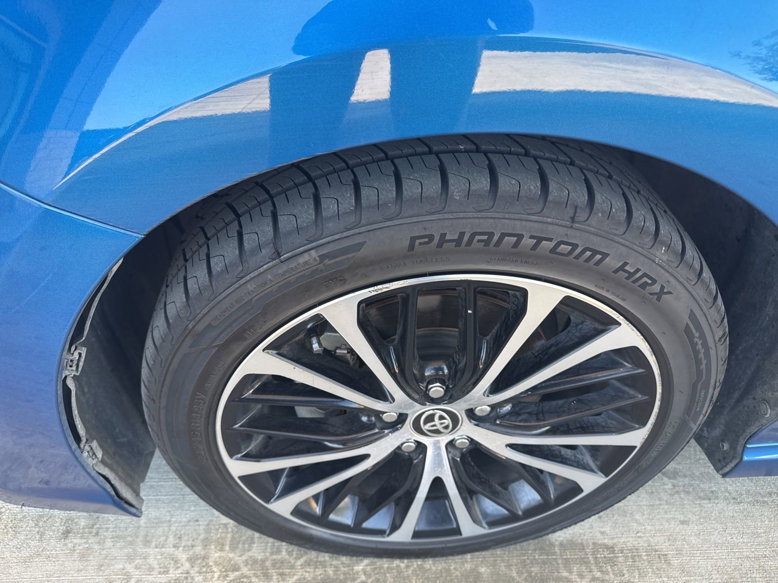 Used 2020 Toyota Camry SE image 2