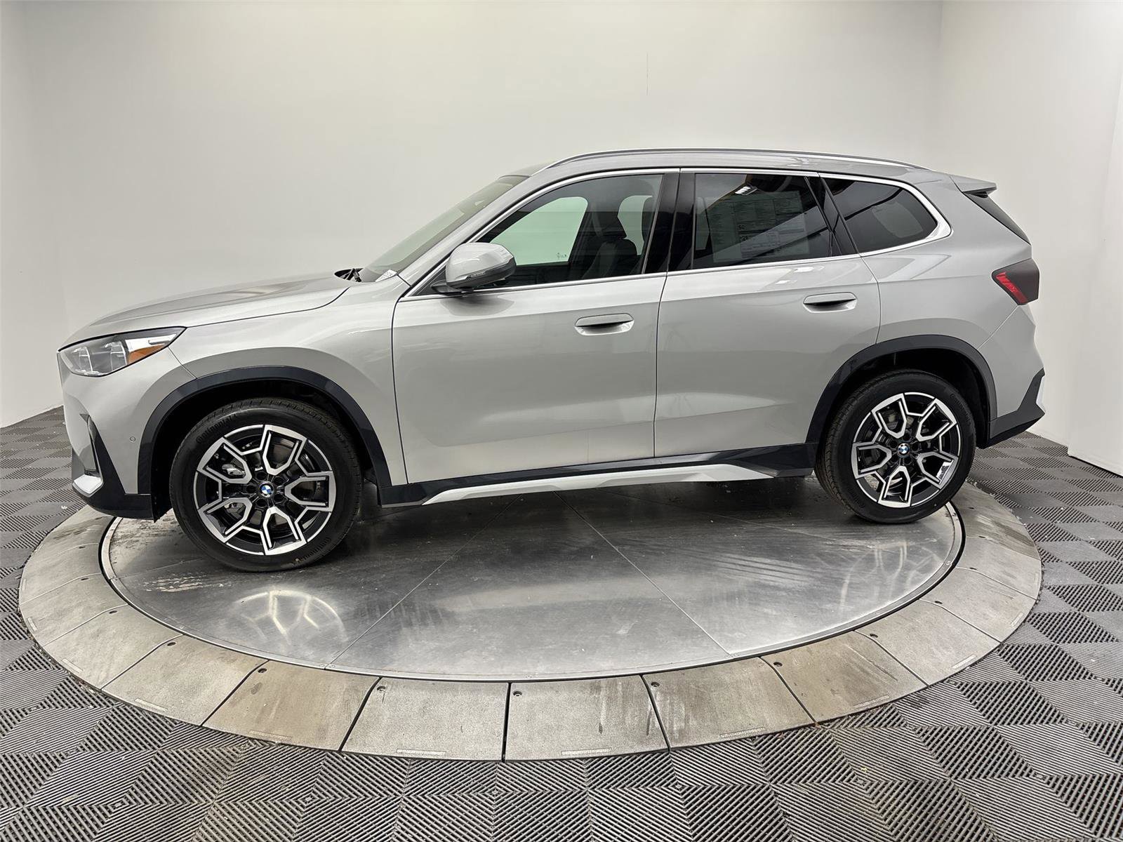 New 2026 BMW X1 xDrive28i w/ Convenience Package AWD/4WD image 16
